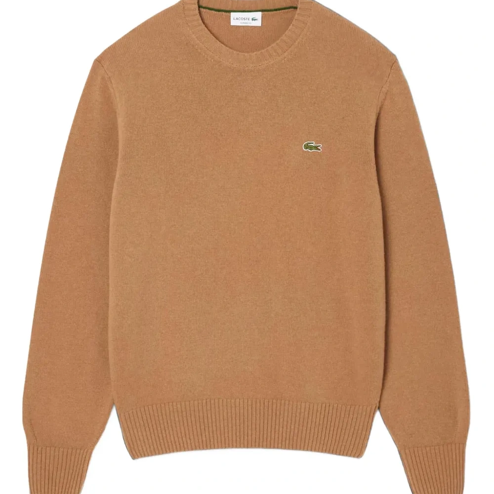 Свитер с нашивкой-логотипом