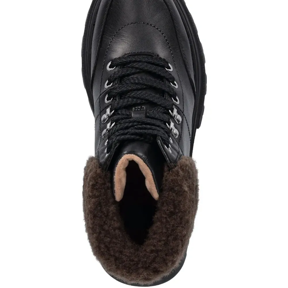 Ботинки на шнуровке