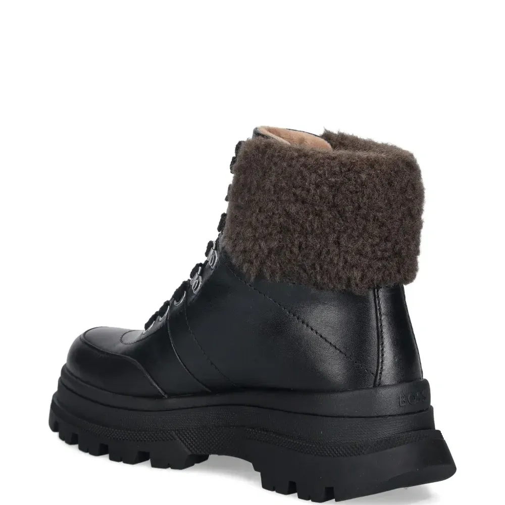 Ботинки на шнуровке