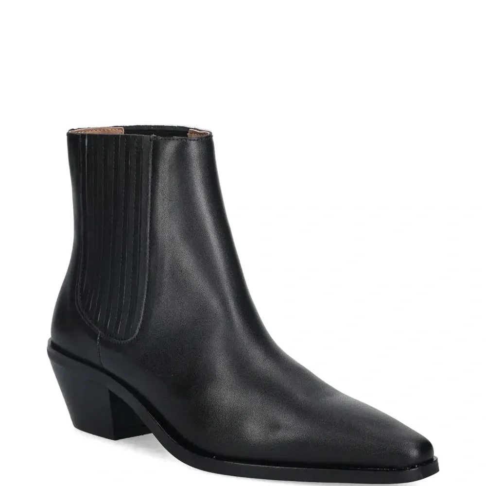 Ботильоны с заостренным носком Ботильоны с заостренным носком