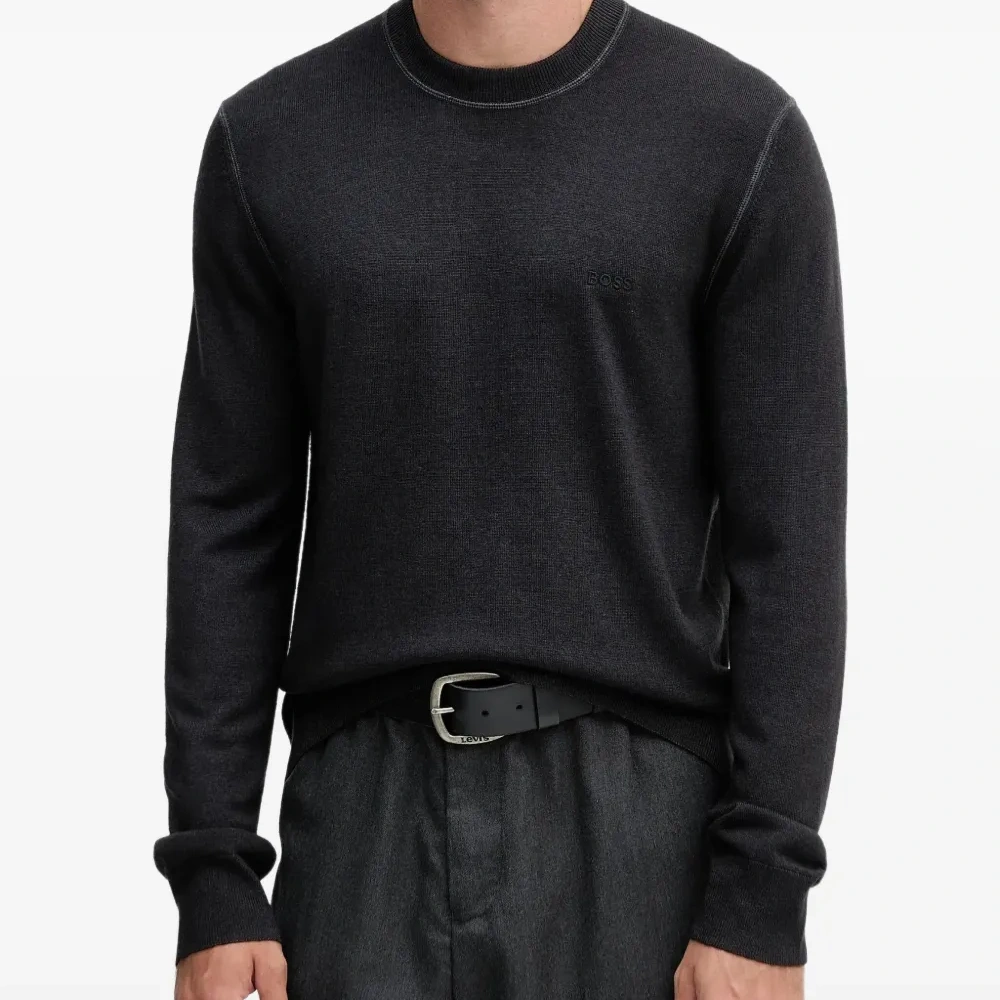 Свитер с круглым вырезом