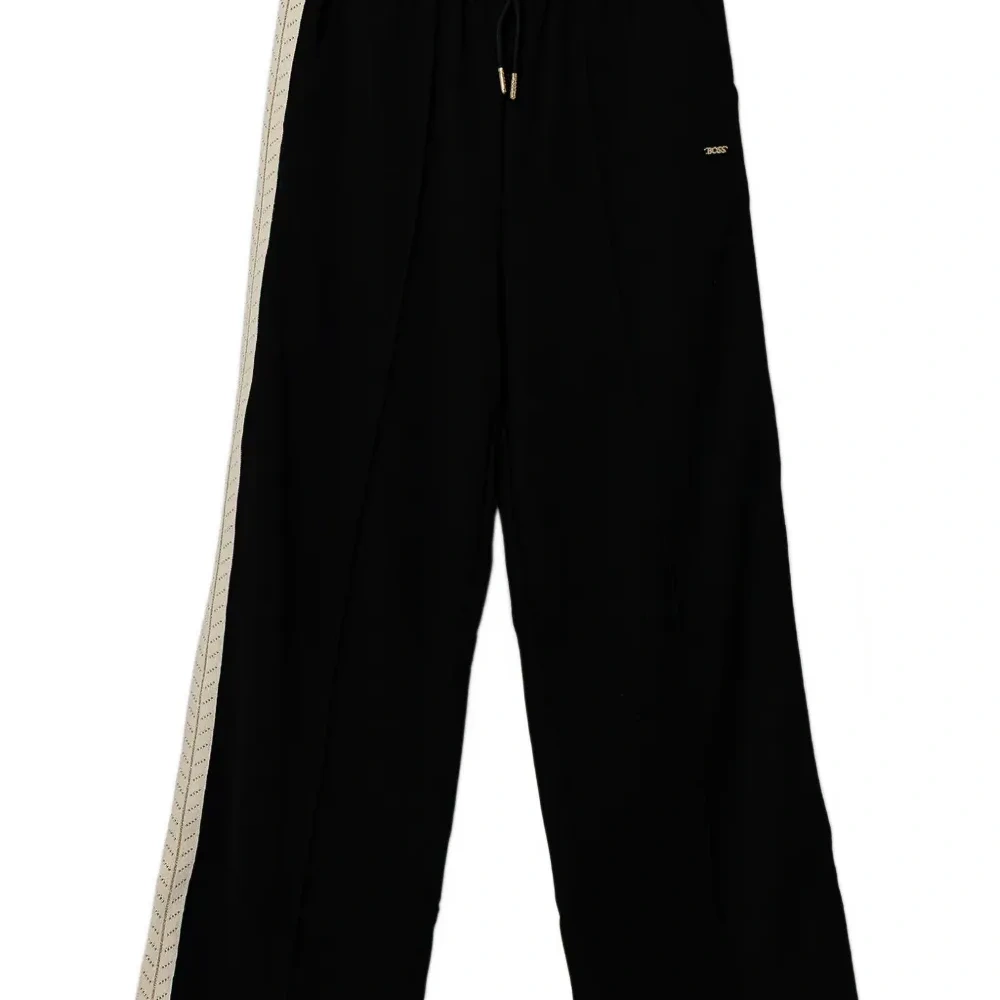 Спортивные брюки с лампасами