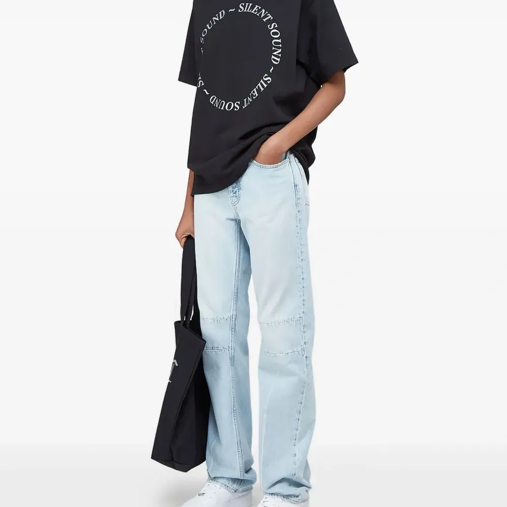 Футболка с круговым логотипом