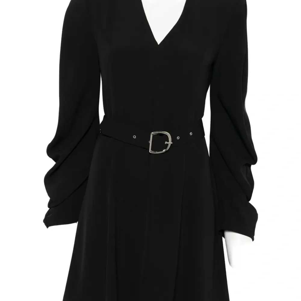 Платье с поясом