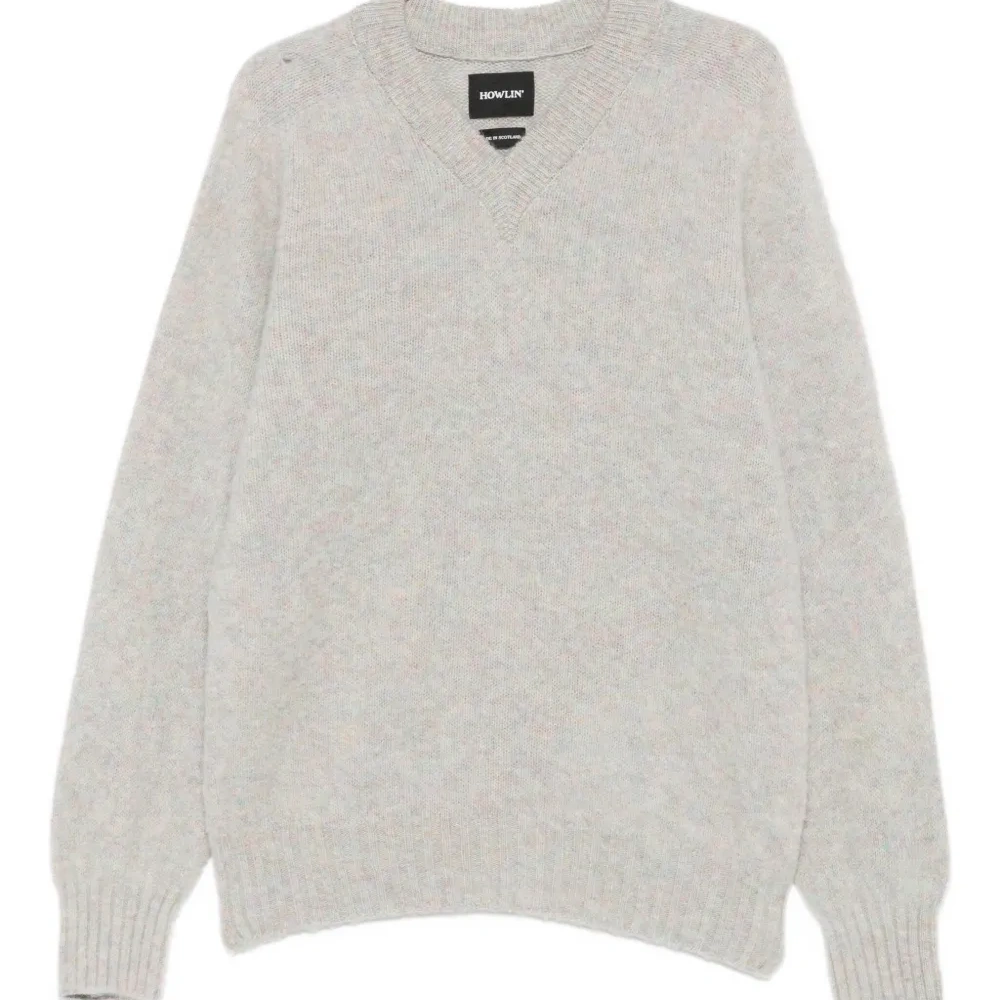 Свитер с V-образным вырезом