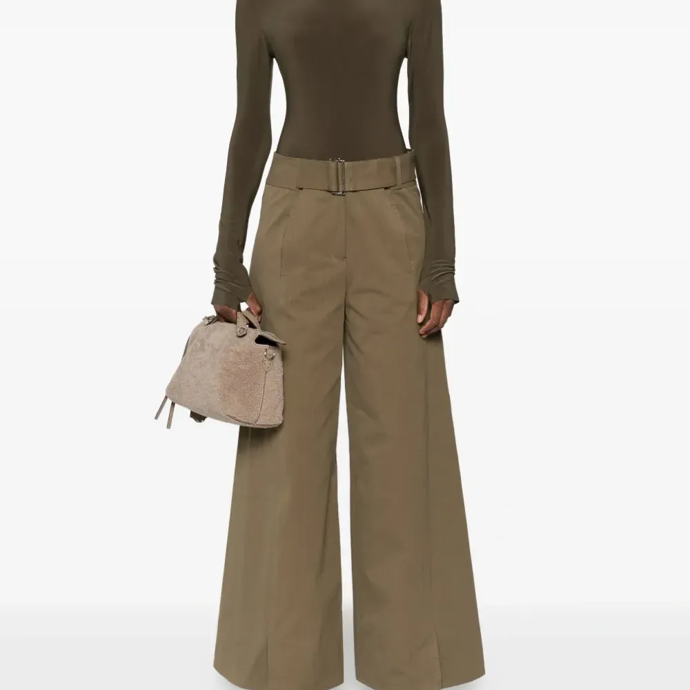 Боди с длинными рукавами и высоким воротом Боди с длинными рукавами и высоким воротом