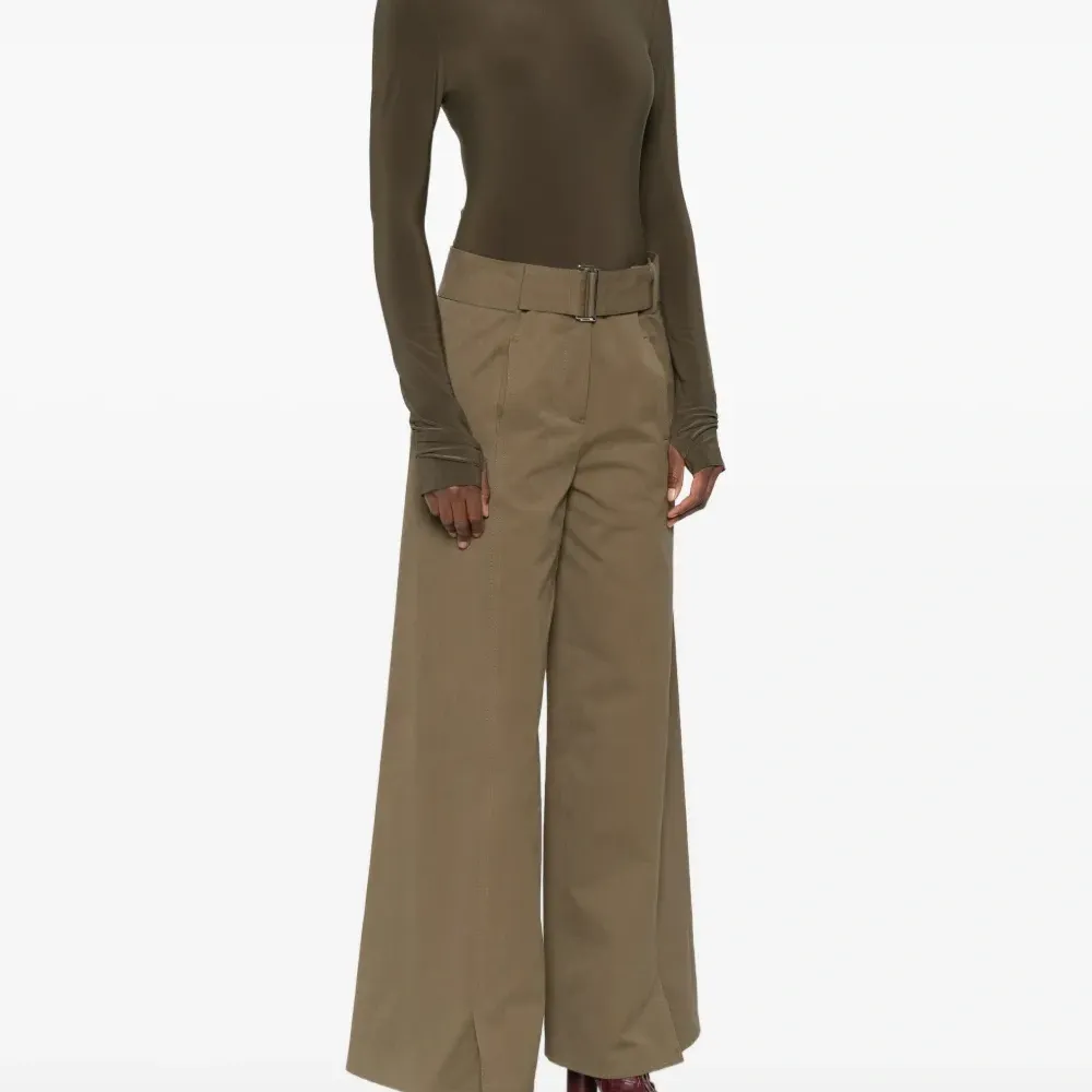 Боди с длинными рукавами и высоким воротом Боди с длинными рукавами и высоким воротом