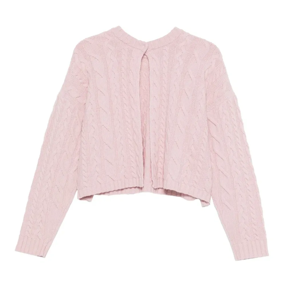 Свитер с открытой спиной и косичной вязкой