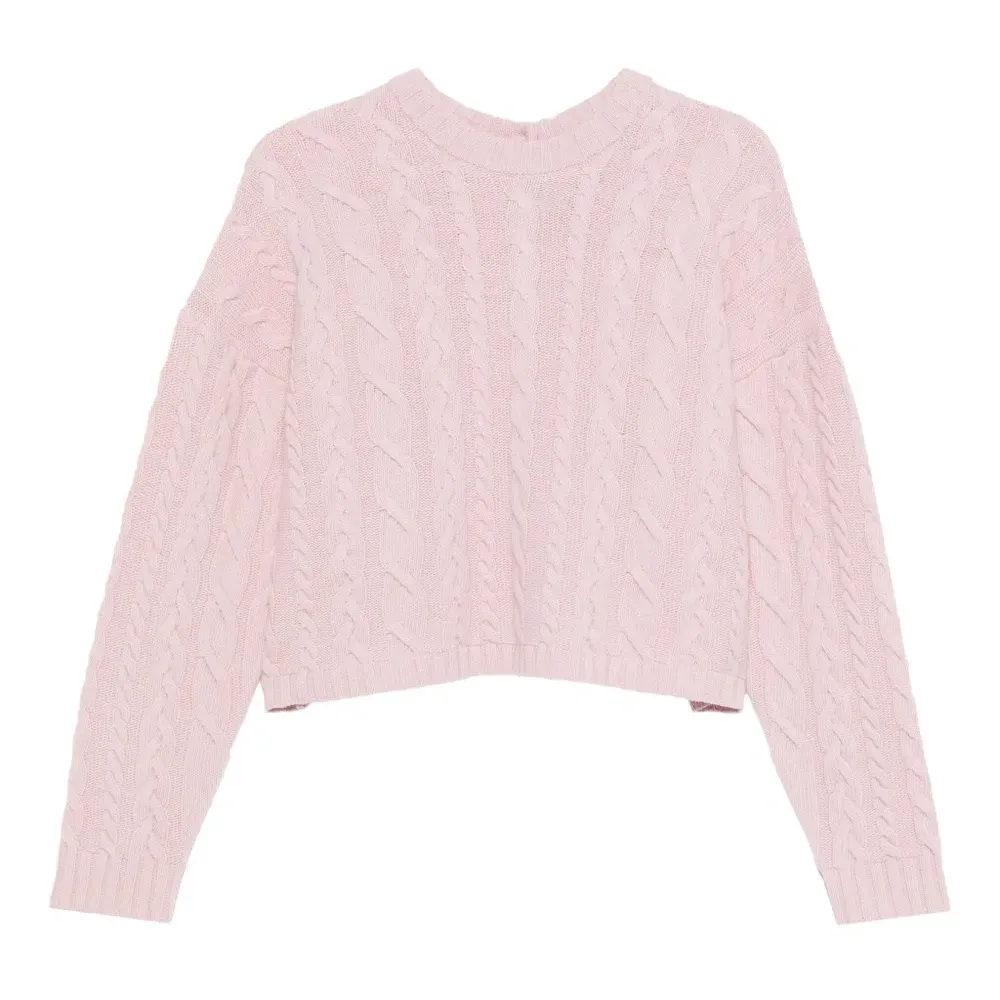 Свитер с открытой спиной и косичной вязкой