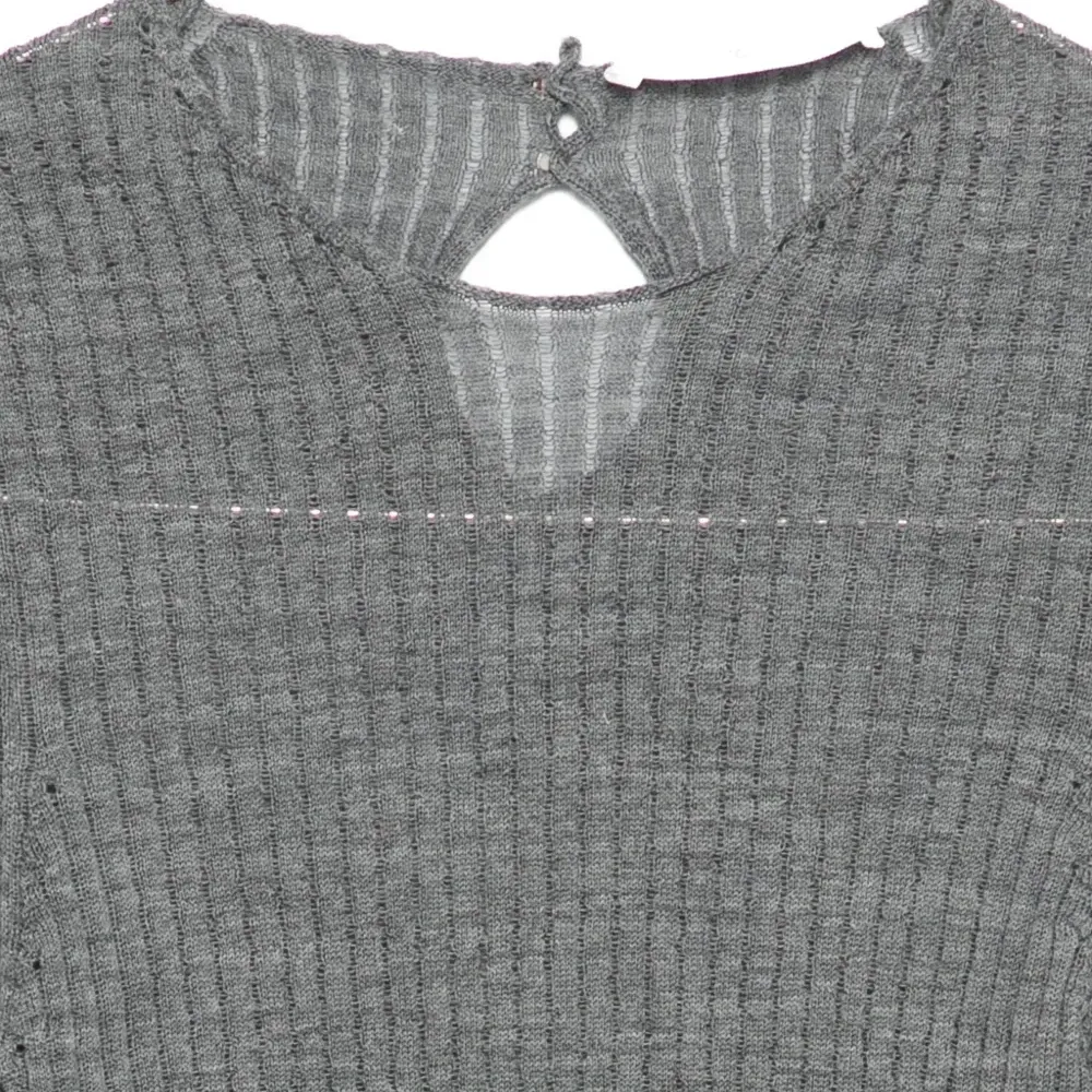 Вязаный топ с вырезами и ребристой текстурой