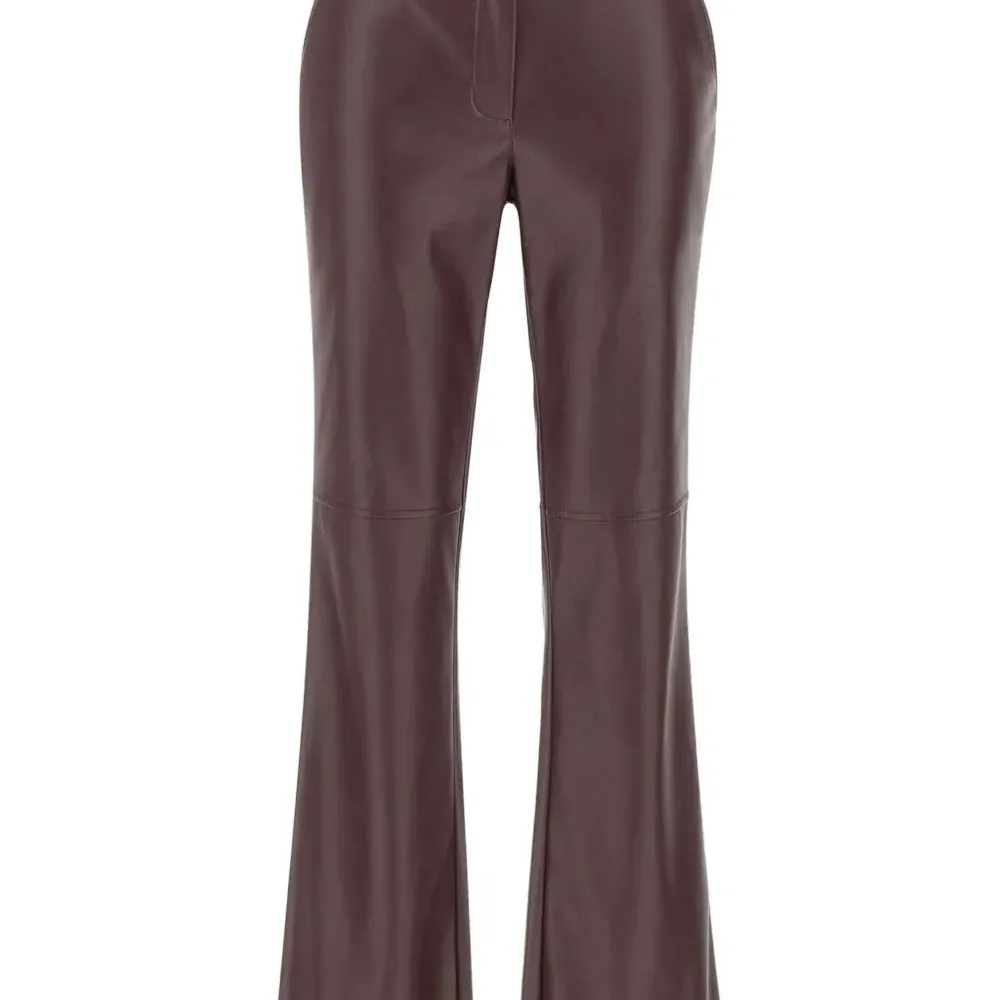 Клёшевые брюки из искусственной кожи