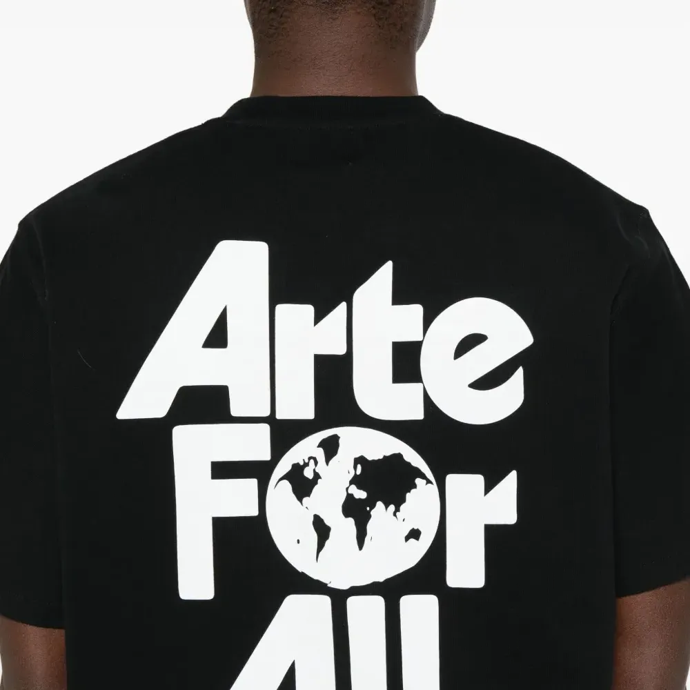 Футболка с логотипом