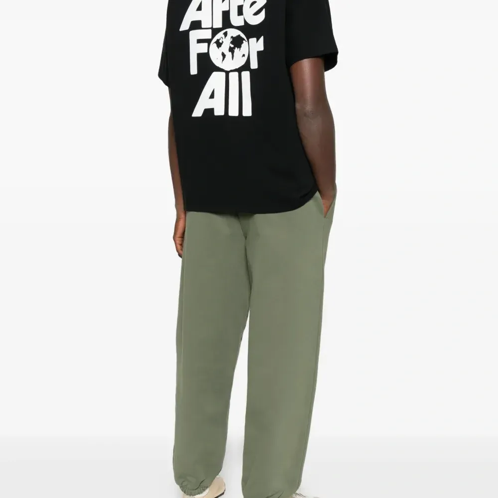 Футболка с логотипом