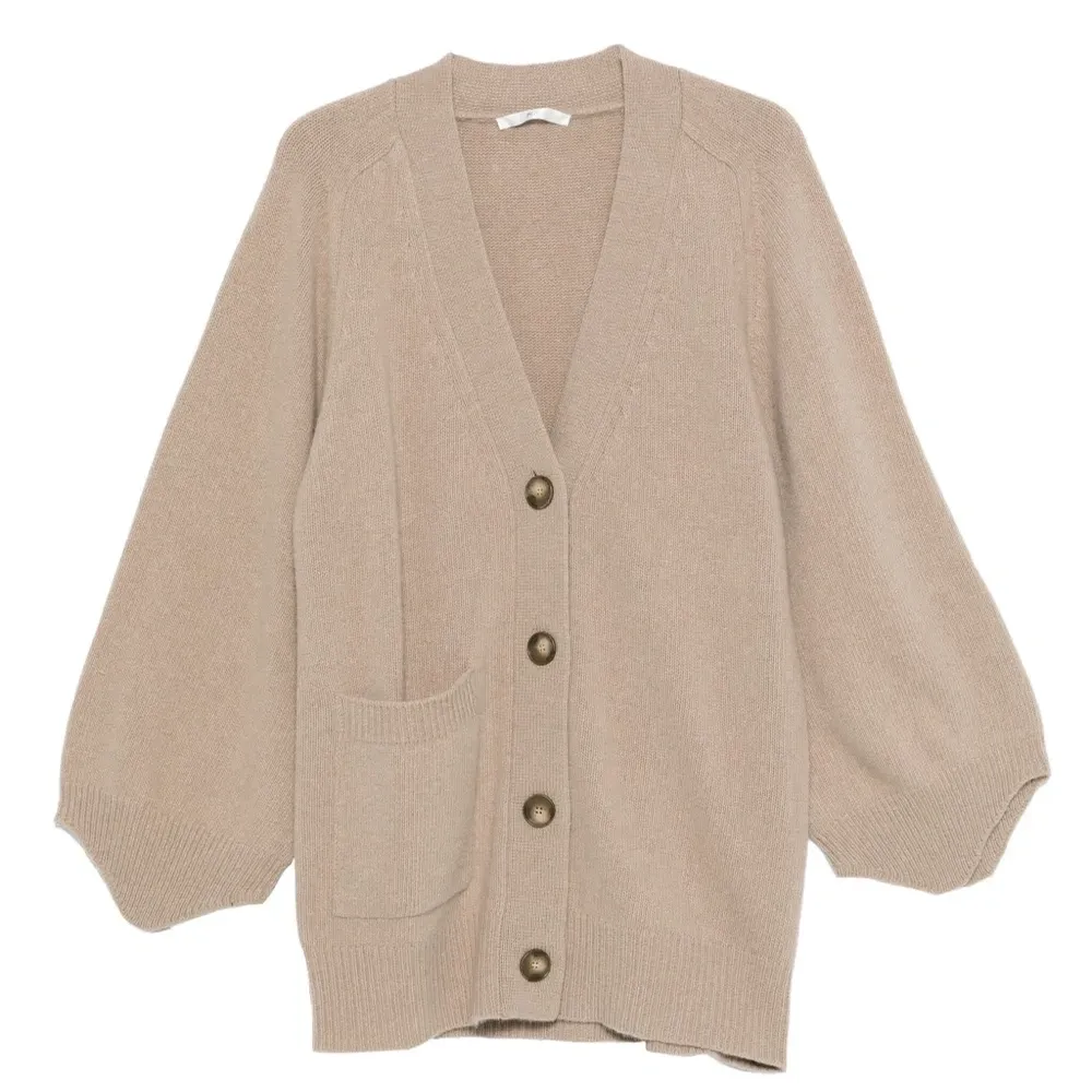 Кардиган с карманами и пуговицами