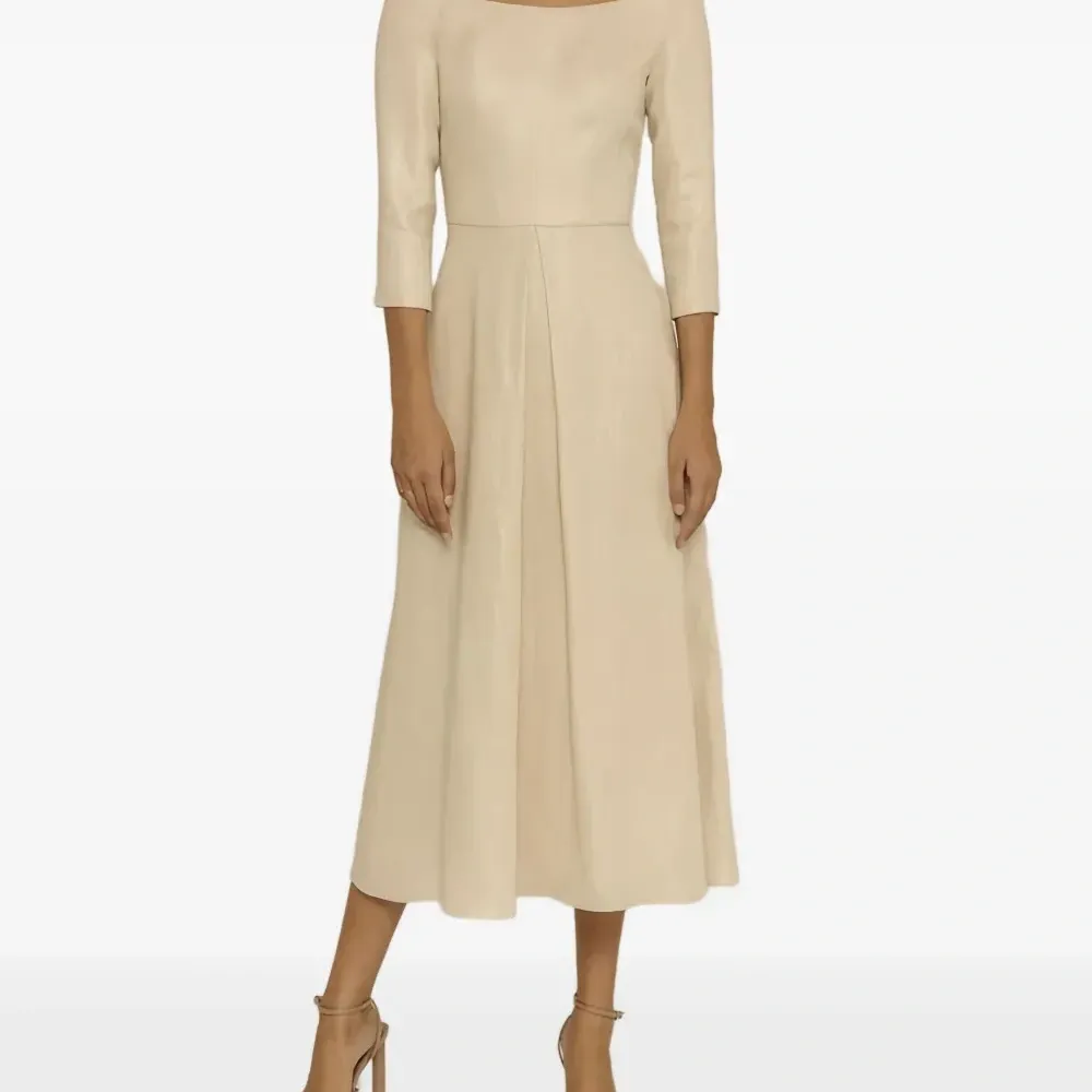 Плессированное миди-платье с квадратным вырезом Плессированное миди-платье с квадратным вырезом