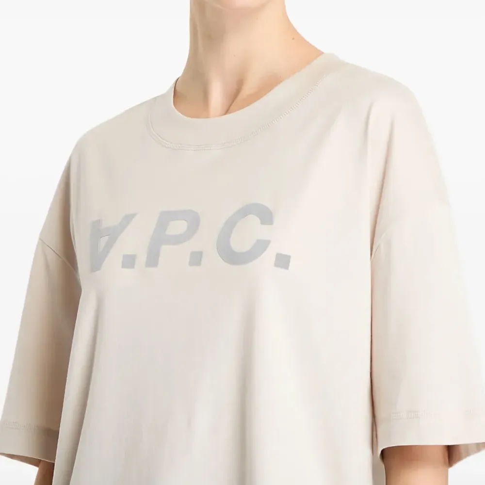 Футболка с крупным логотипом