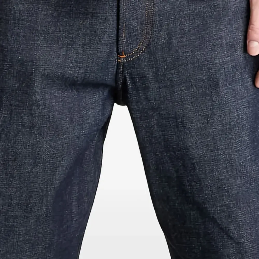 Футболка с крупным логотипом