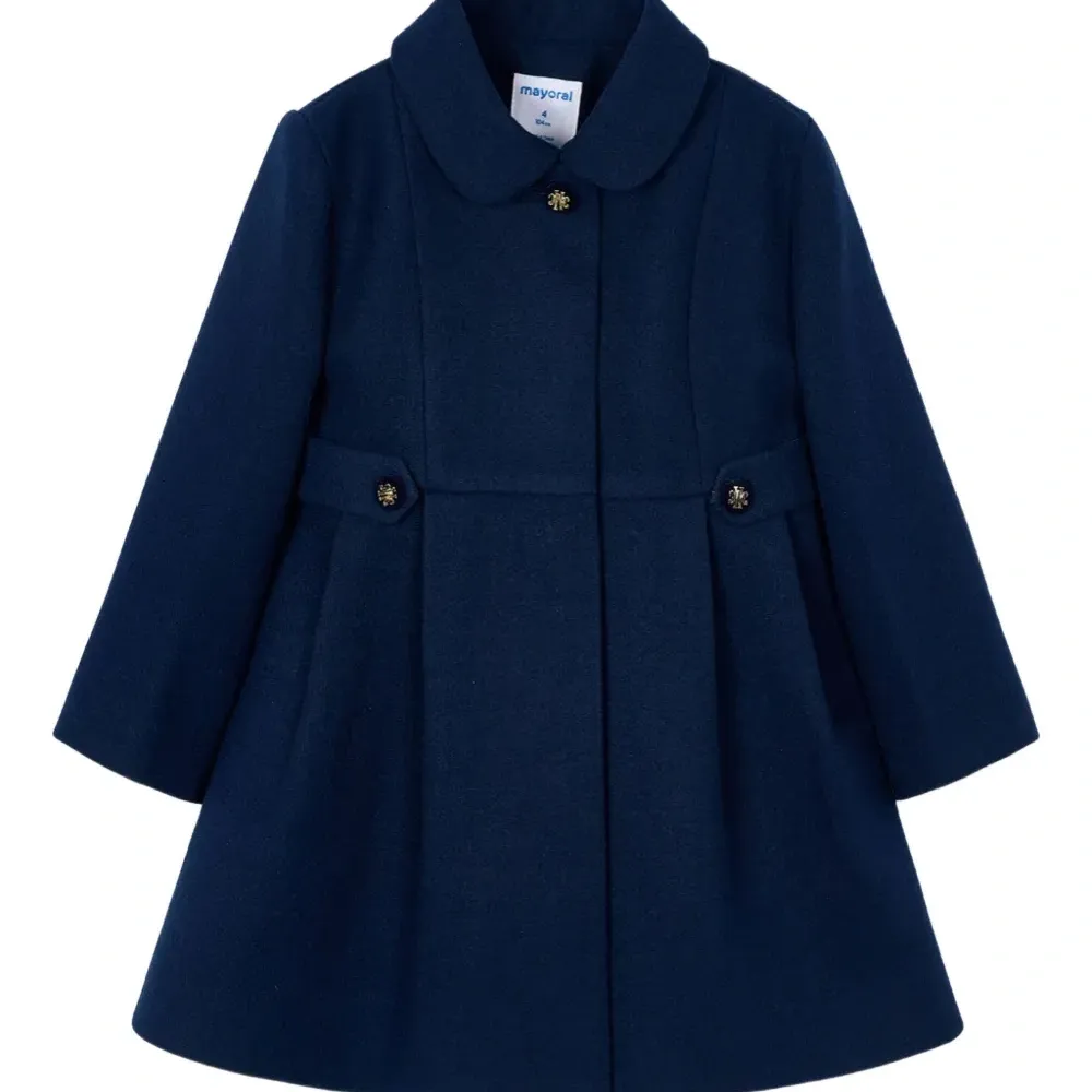 Пальто на пуговицах