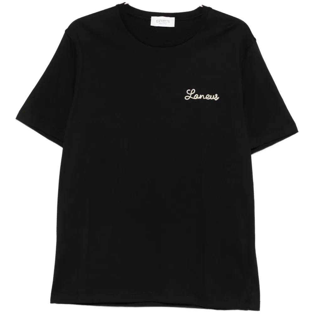 Футболка с вышитым логотипом