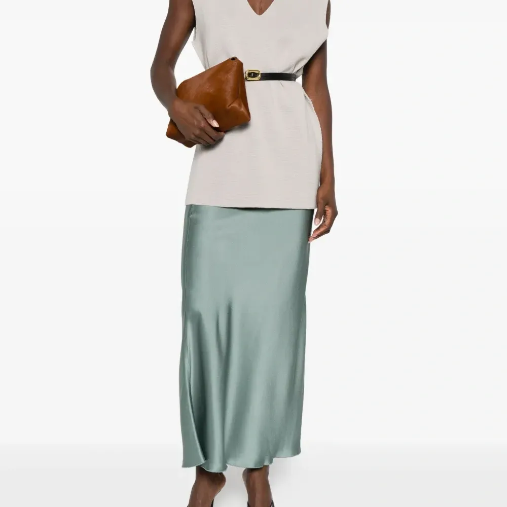 Топ с V-образным вырезом