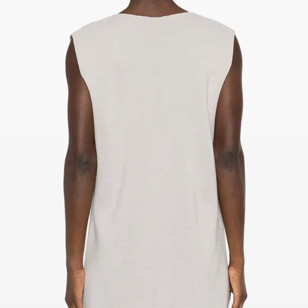 Топ с V-образным вырезом