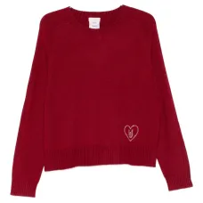 Свитер с украшенным сердцем