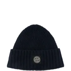 Шапка с нашивкой-логотипом