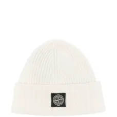 Шапка с нашивкой-компасом