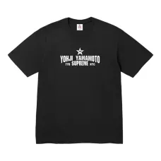 Футболка X Yohji Yamamoto с принтом в виде звезды и логотипом Футболка X Yohji Yamamoto с принтом в виде звезды и логотипом