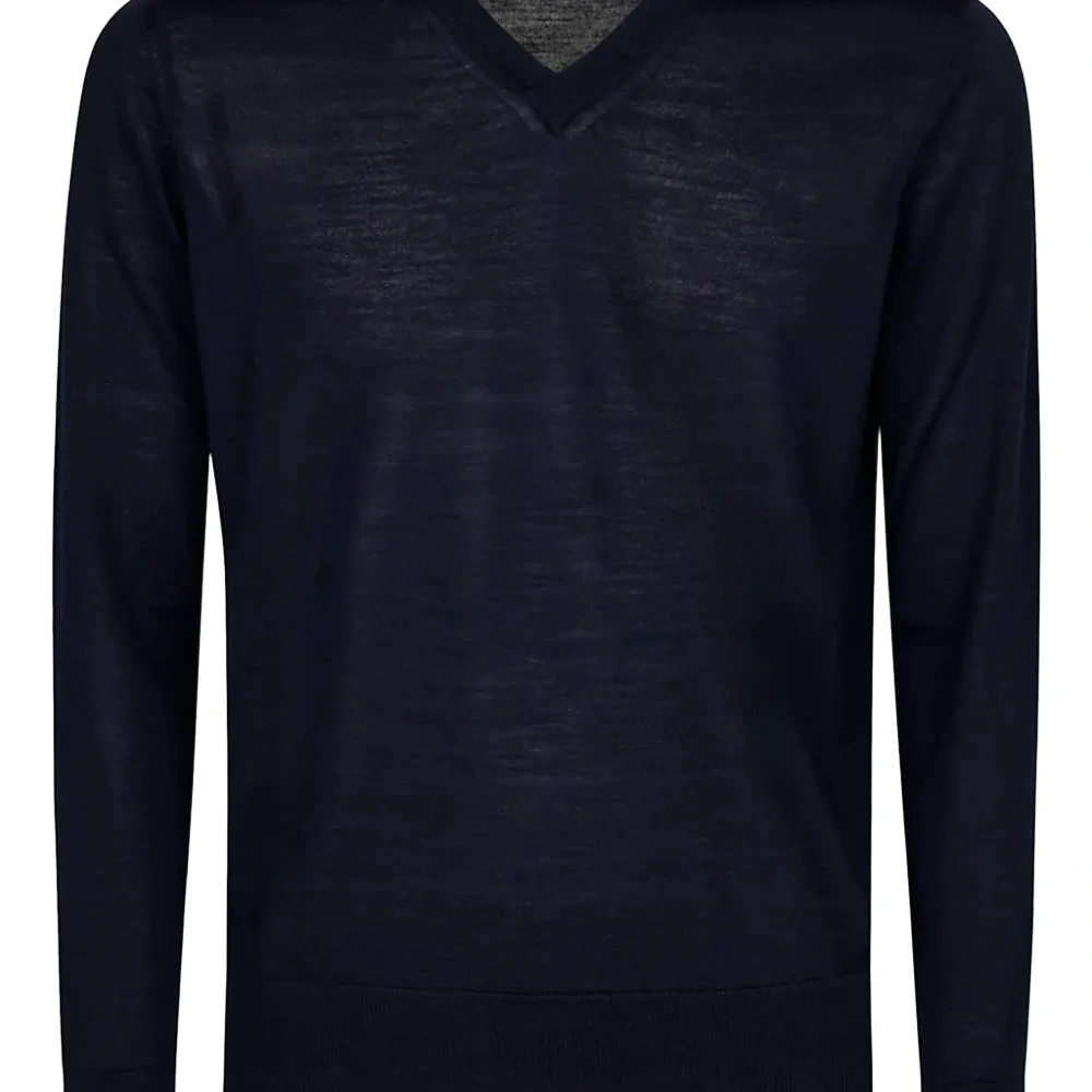 Шерстяной свитер с V-образным вырезом