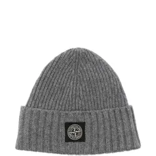 Вязаная шапка с логотипом