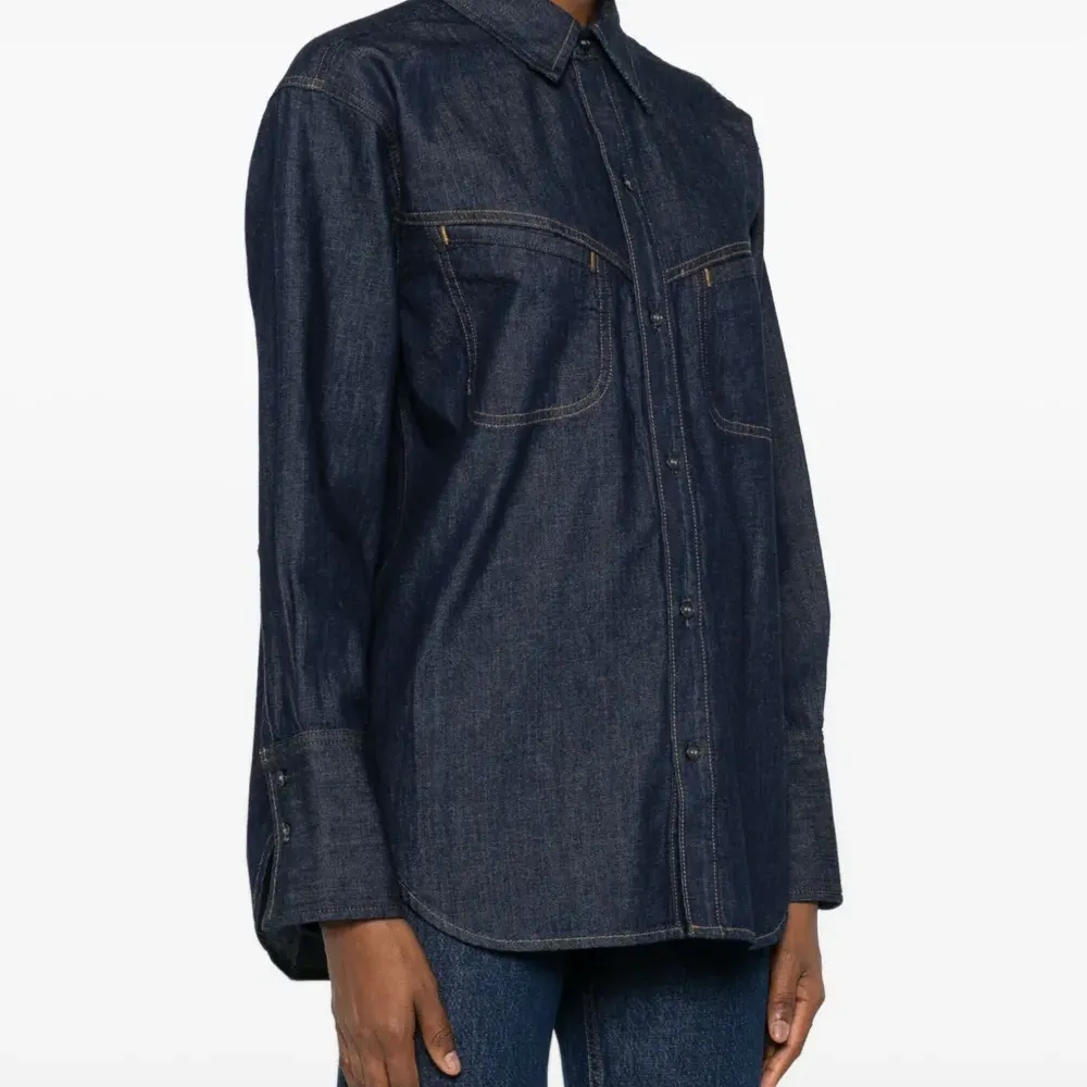 Джинсовая рубашка с нагрудным карманом