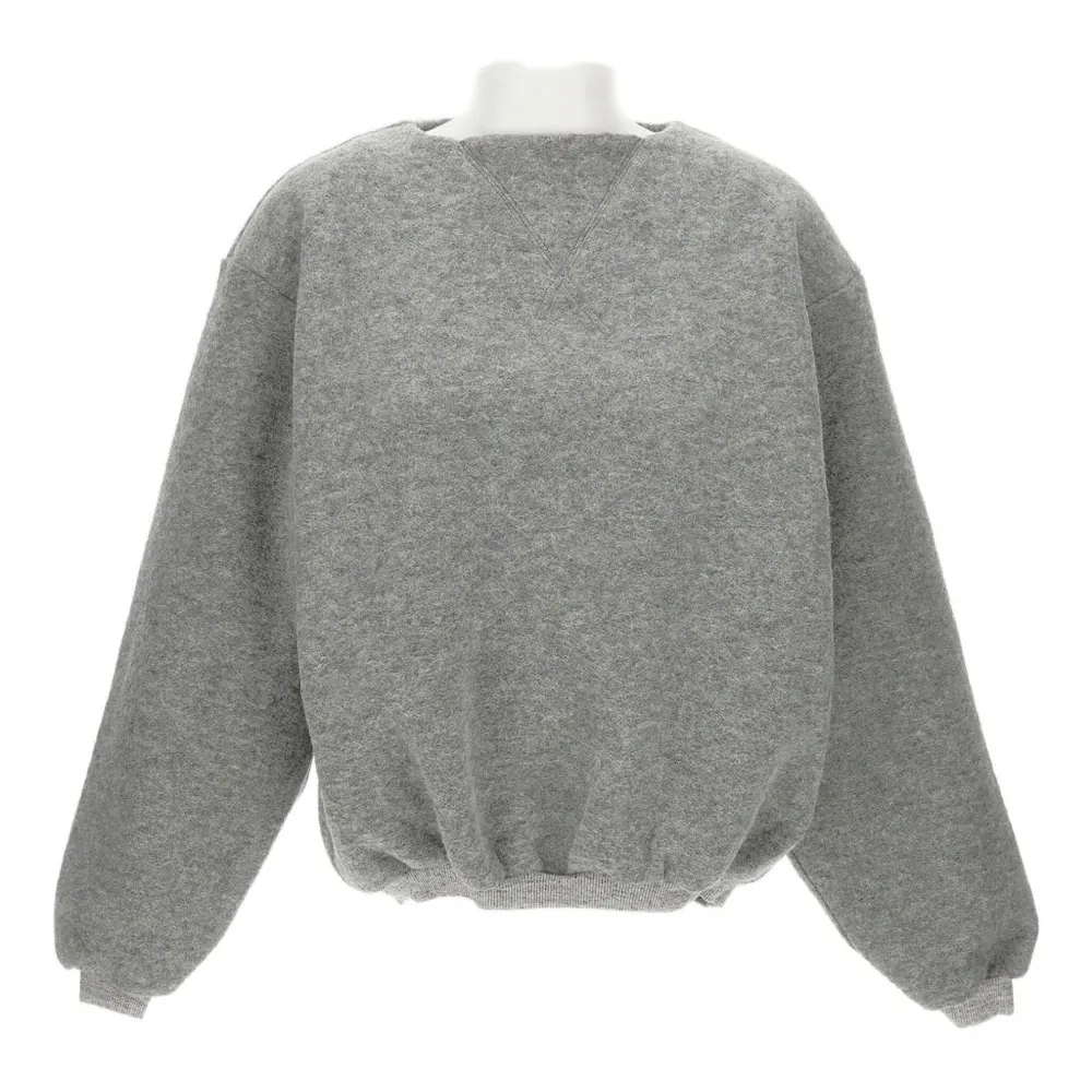 Шерстяной свитер