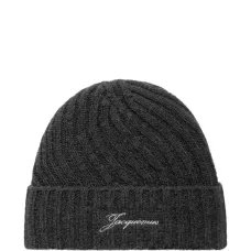 Шерстяная шапка в рубчик