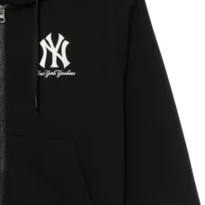 Худи с вышитым логотипом