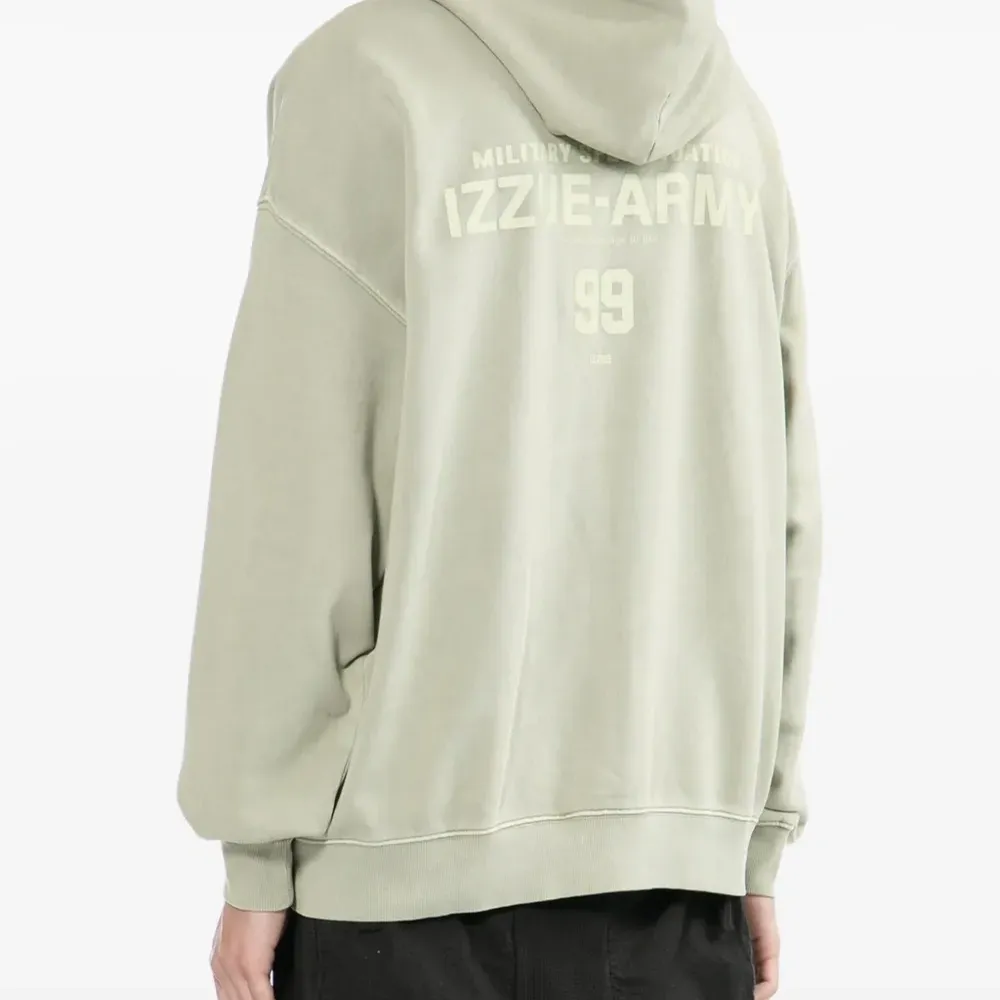 Худи с вышитым логотипом