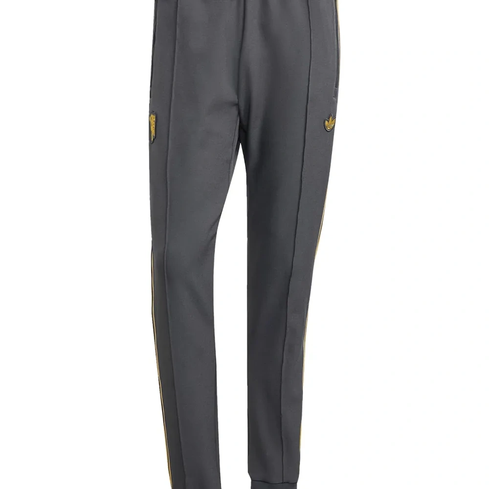 Спортивные брюки с лампасами