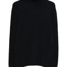 Свитер с высоким воротником