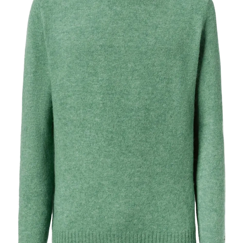 Свитер в рубчик