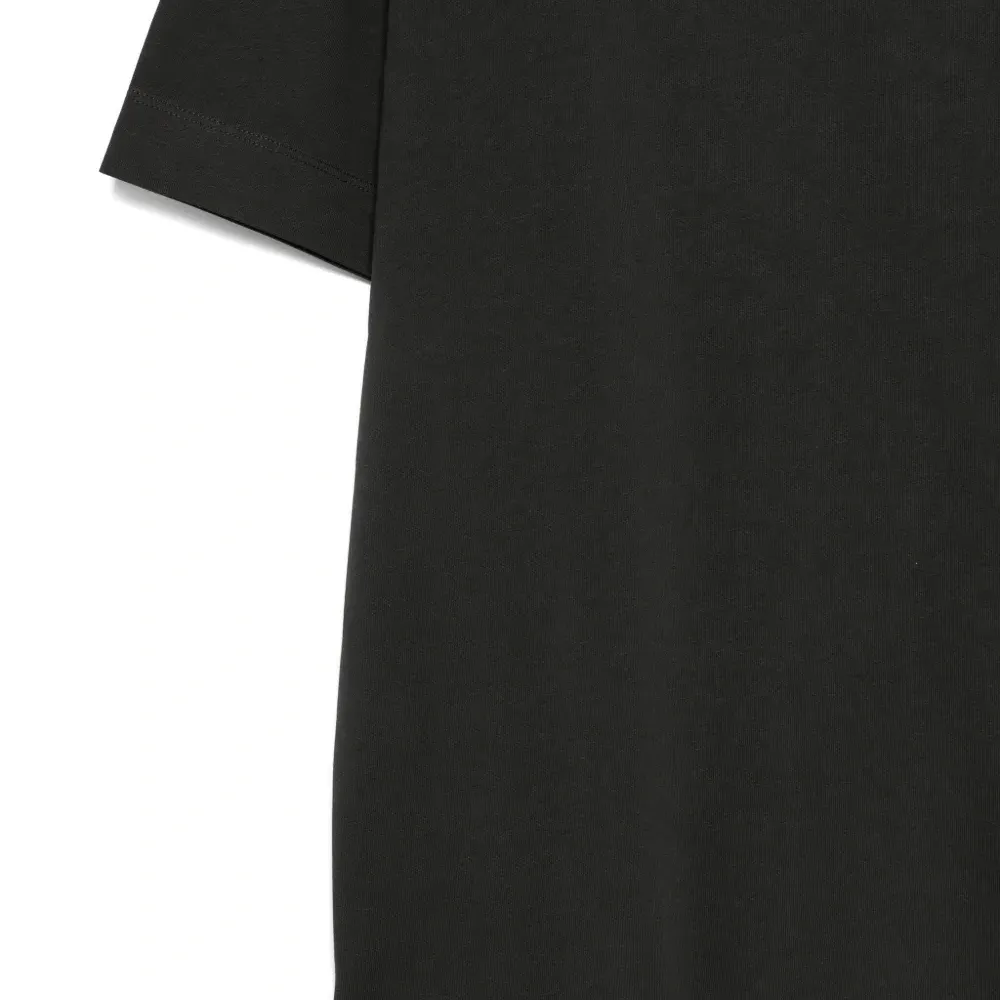 Футболка с вышитым логотипом