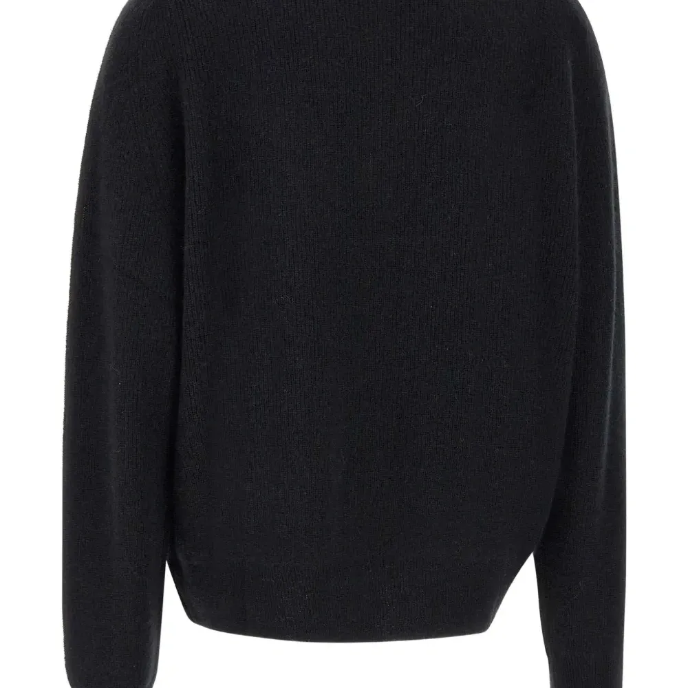 Кардиган с V-образным вырезом и застежкой на пуговицы