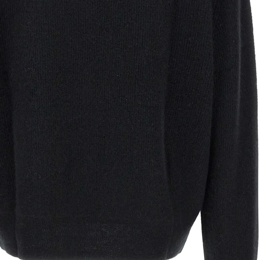 Кардиган с V-образным вырезом и застежкой на пуговицы