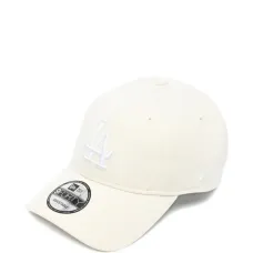 Бейсболка с вышитым логотипом