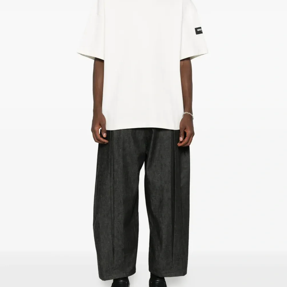 Футболка с нашивкой-логотипом