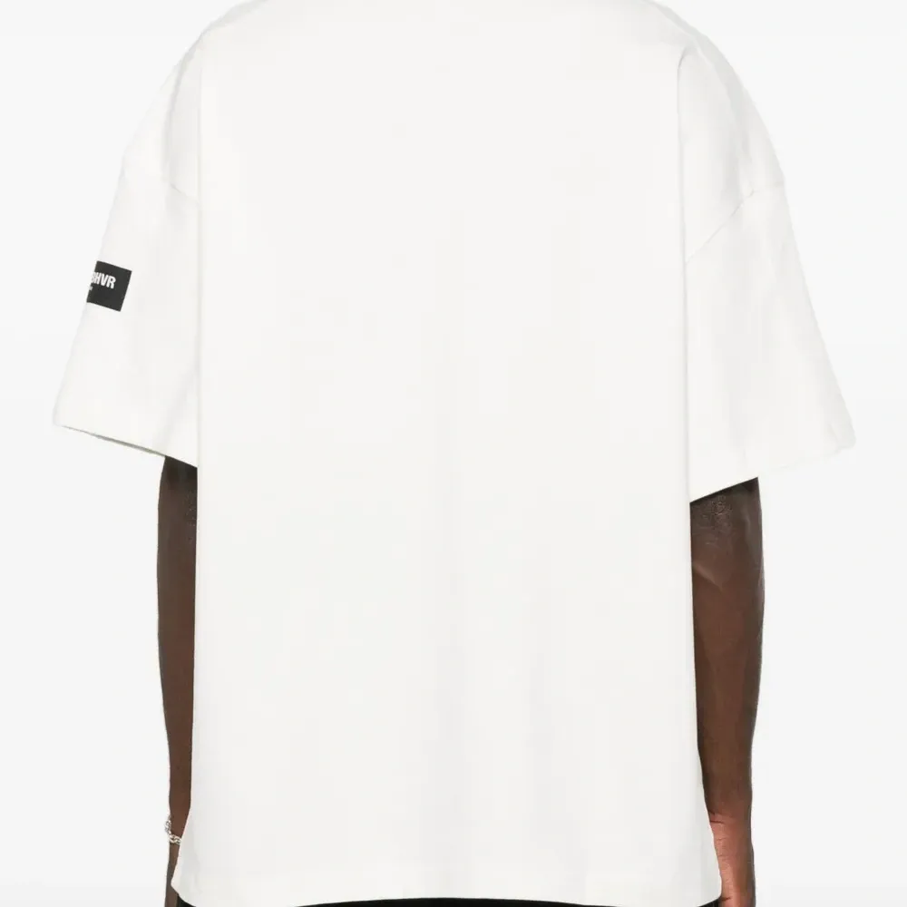 Футболка с нашивкой-логотипом