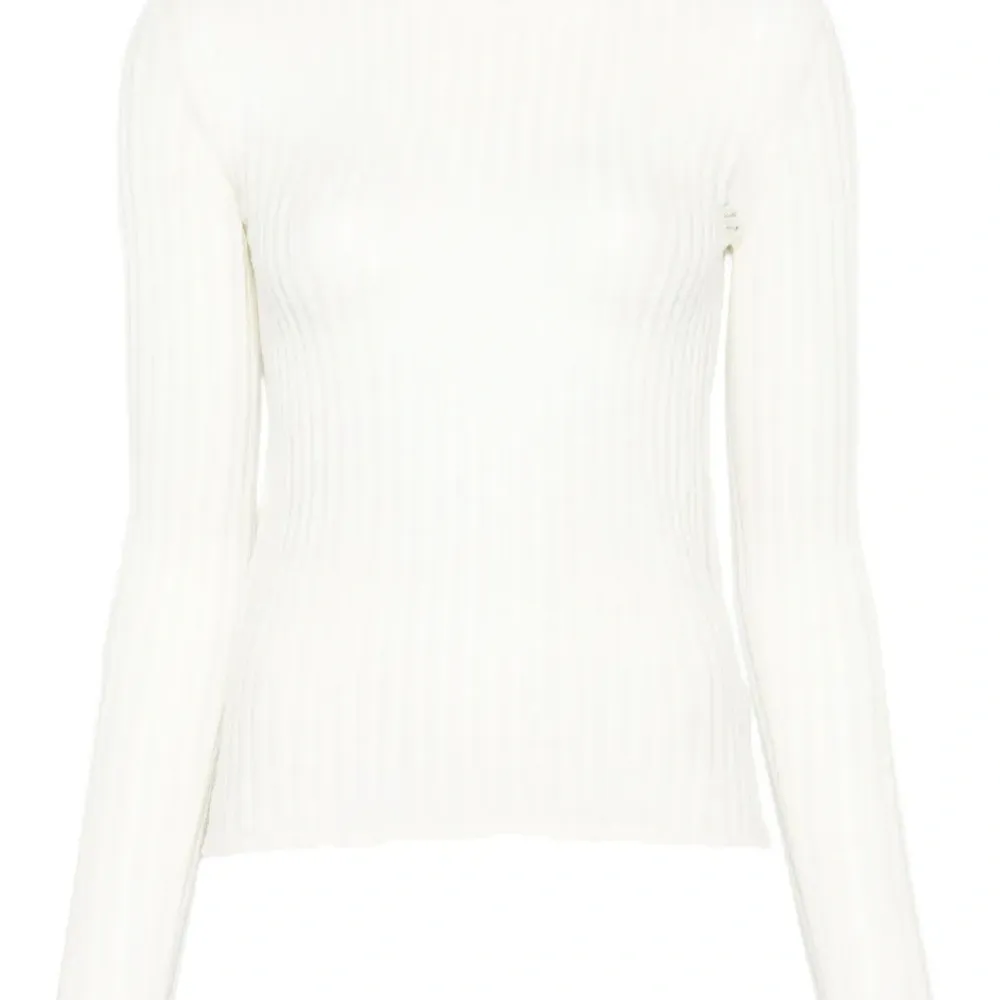 Свитер в рубчик