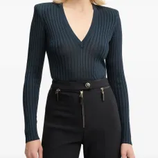 Трикотаж в рубчик с V-образным вырезом Трикотаж в рубчик с V-образным вырезом