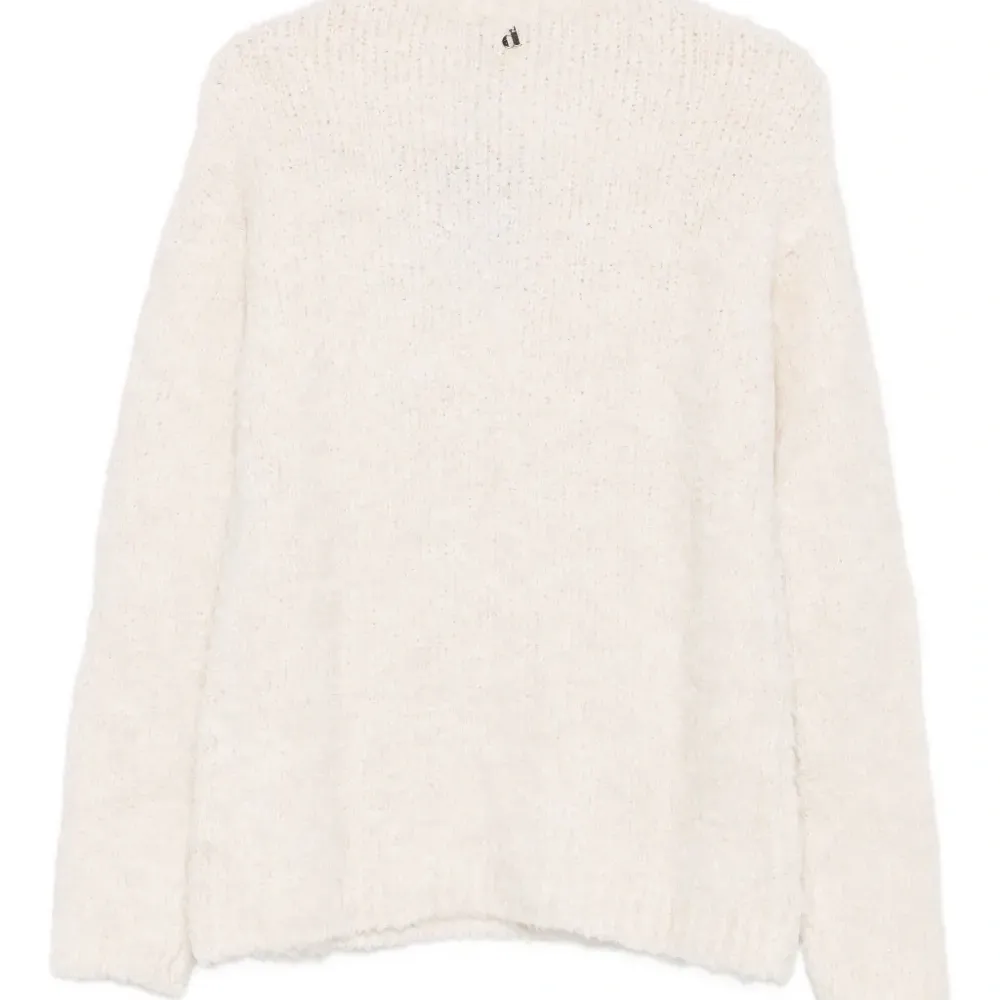 Свитер с круглым вырезом