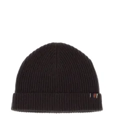 Вязаная шапка в рубчик