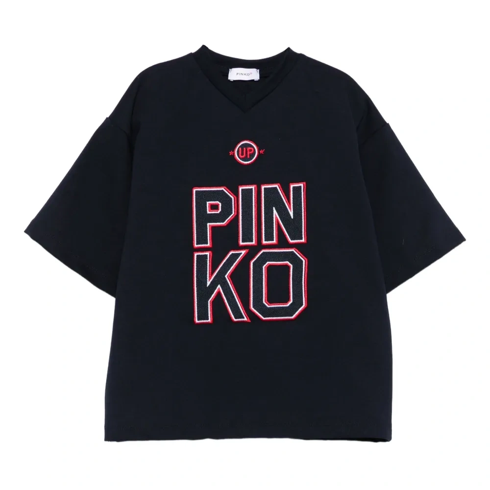 Футболка с вышитым логотипом